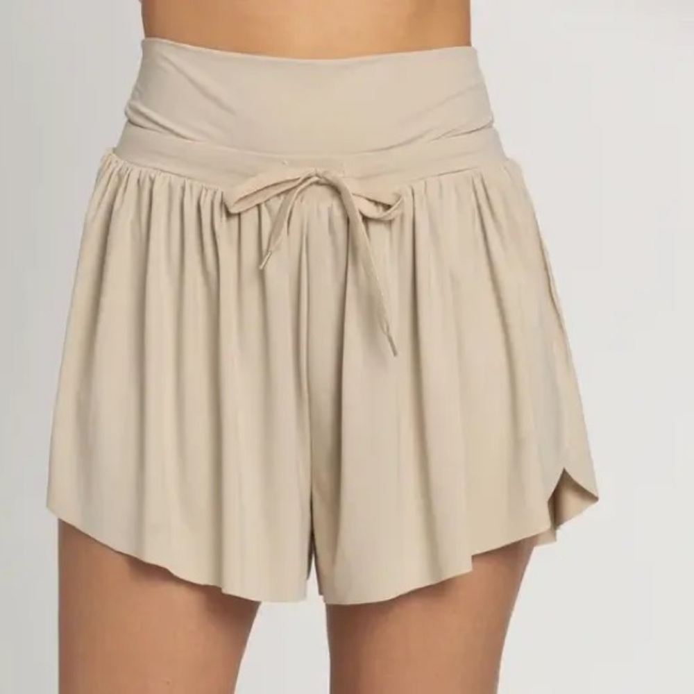 NWOT Gold Hinge Double Layered Flowy Athletic Shorts